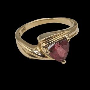 Vintage 14K Gold Rare Red Amethyst Ring - 4.54g
